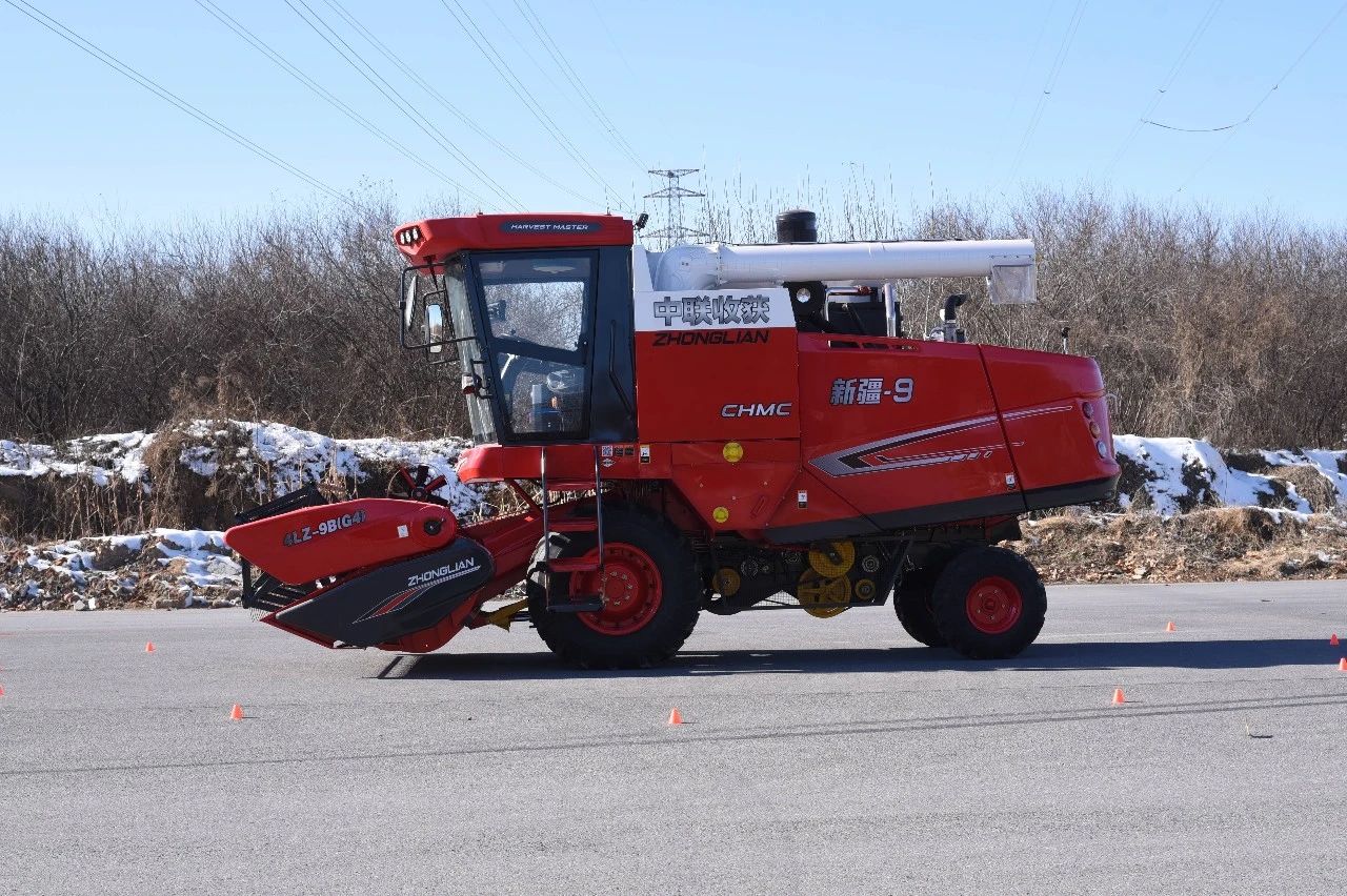 中聯(lián)收獲新疆-9谷物聯(lián)合收獲機(jī)再次出口中亞地區(qū) 2.jpg