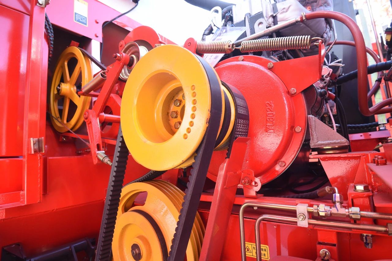 中聯(lián)收獲新疆-9谷物聯(lián)合收獲機(jī)再次出口中亞地區(qū) 5.jpg